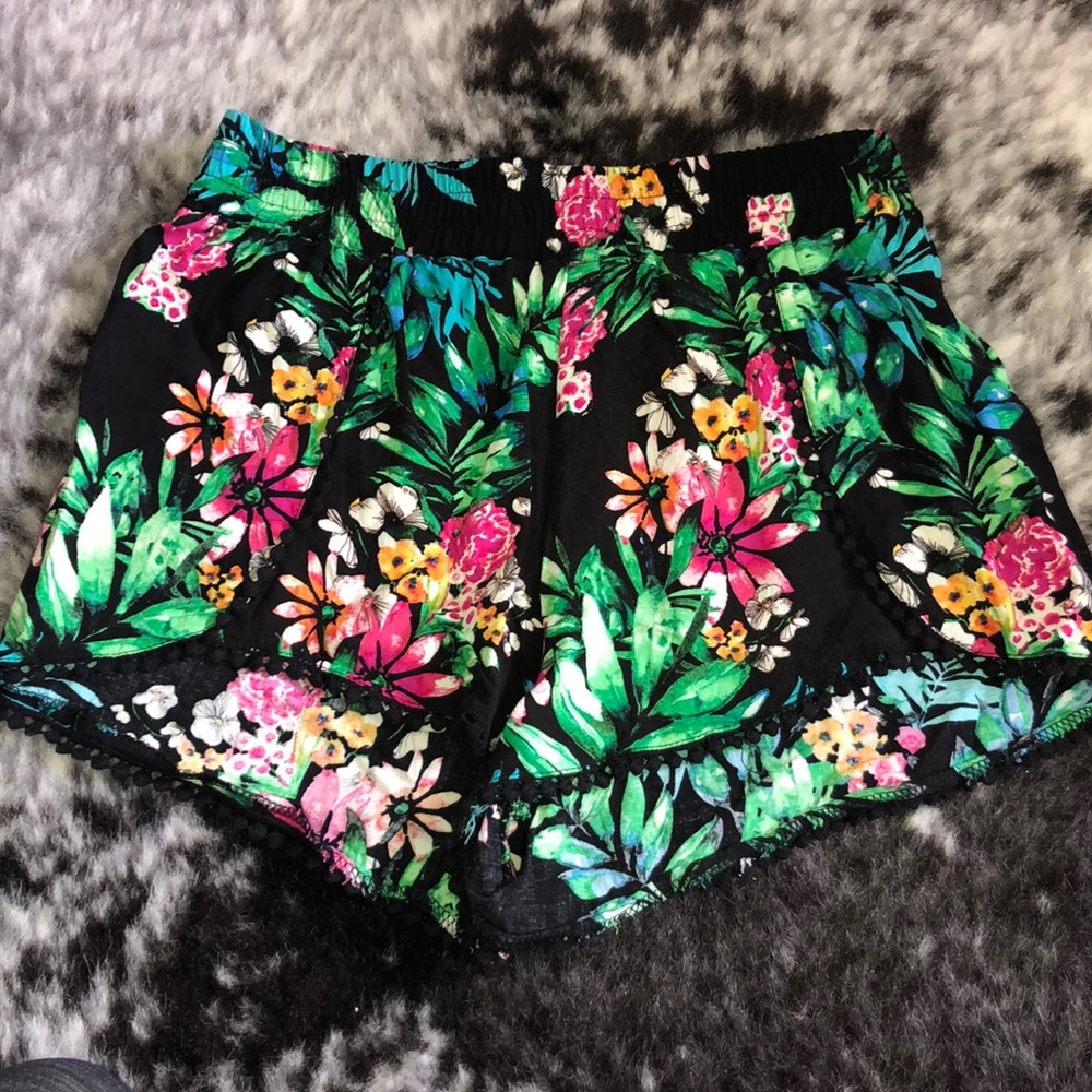 Floral-print shorts